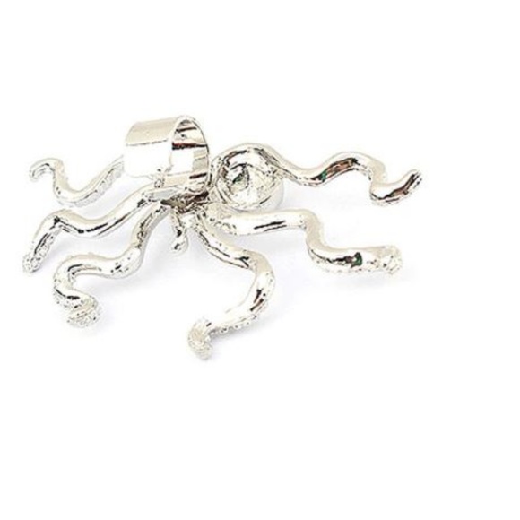 Host Pick 5/$24 One Octopus Ear Cuff - Picture 4 of 8